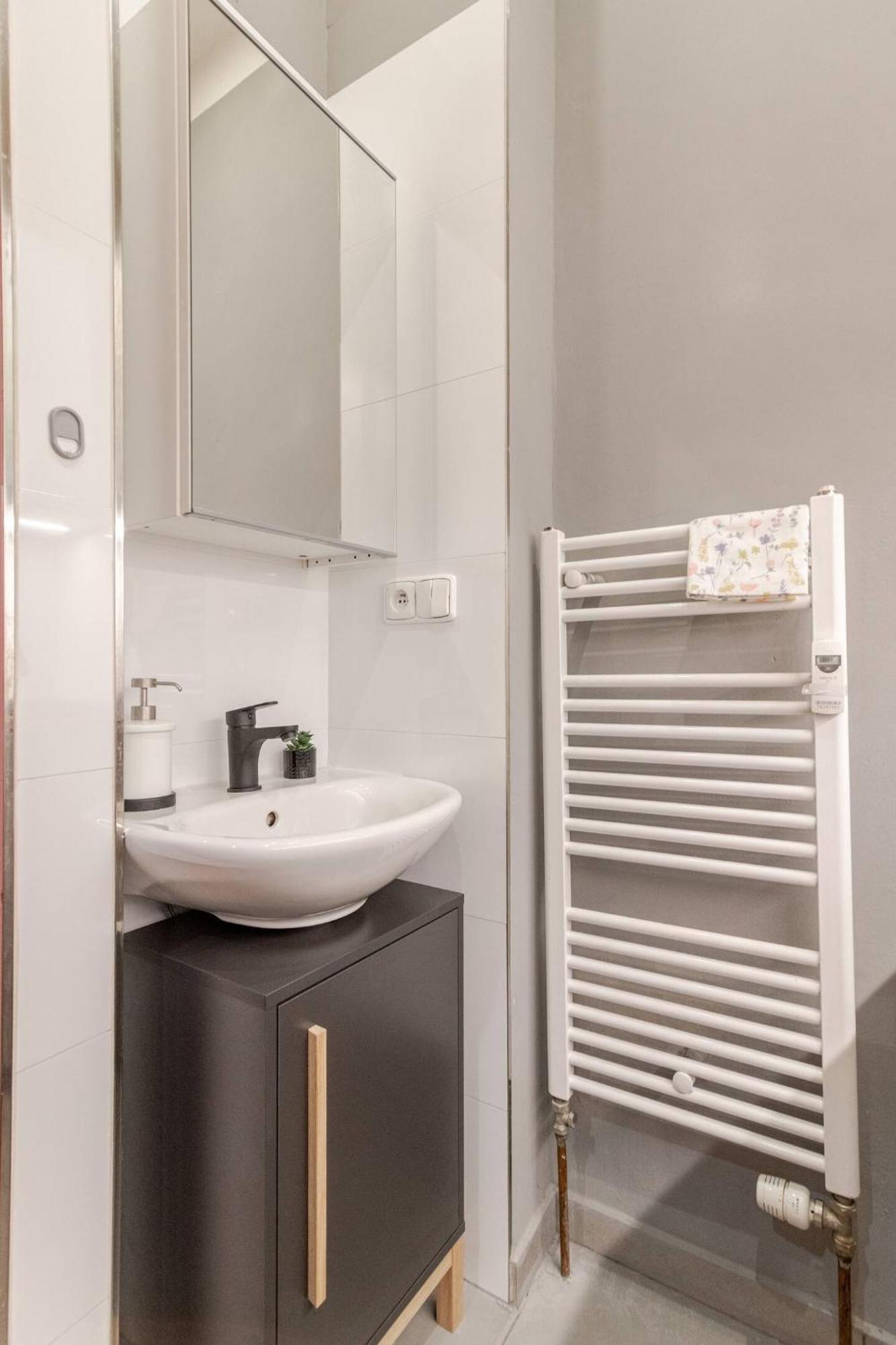 Apartment Place Of Grace - 1 Min To National Theatre *