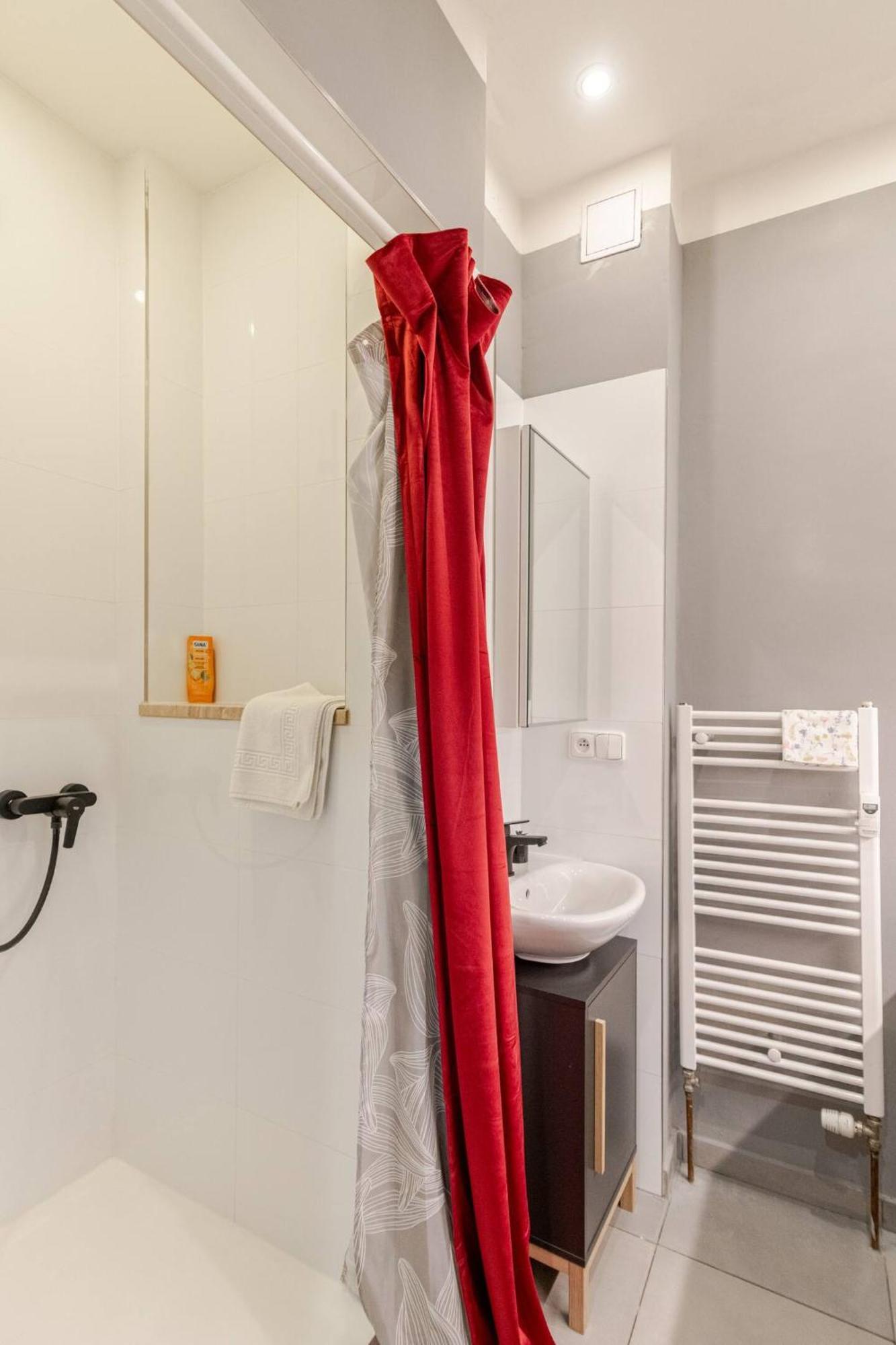 Apartment Place Of Grace - 1 Min To National Theatre